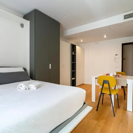 Guesthost - Twelve12 - Universita & Stazione Aparment *