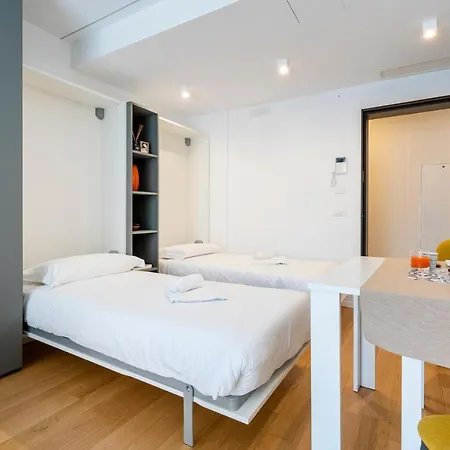 Guesthost - Twelve12 - Universita & Stazione Aparment * Барі