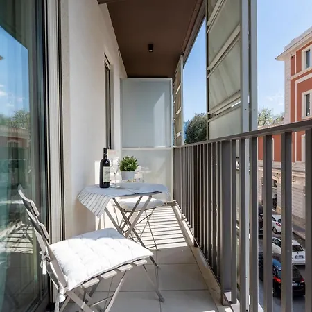 Apartment Guesthost - Twelve12 - Universita & Stazione Aparment