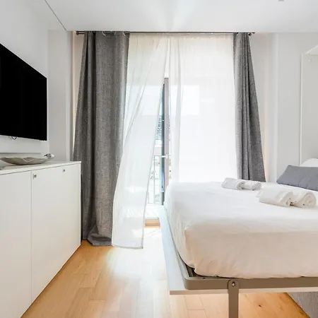 Guesthost - Twelve12 - Universita & Stazione Aparment Bari