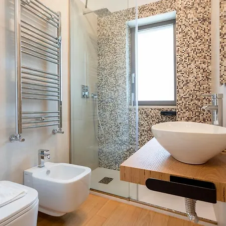 Guesthost - Twelve12 - Universita & Stazione Aparment * Bari
